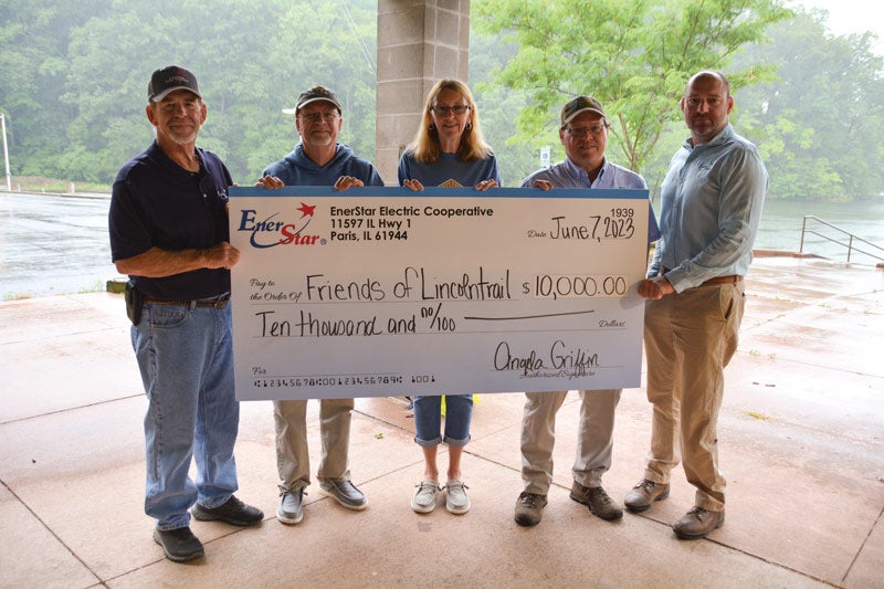 Left to Right: Danny Gard (EnerStar board), Randy and Debbie Hutts (Friends of Lincoln Trail), Tom Hintz (Site Superintendent) and Greg Robinson (EnerStar Board)